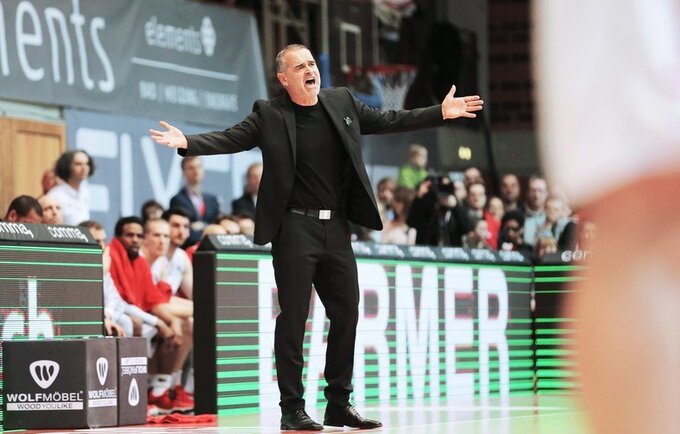 D.Bauermanno karjera leidžiasi žemyn
