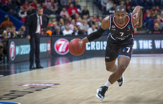 T.Holloway'us nors ir buvo rezultatyvus, tačiau dažniau atakavo pro šalį (BNS nuotr.)
