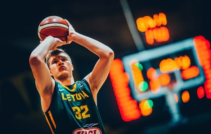 L.Kišūnas sieks įsitvirtinti solidžioje Konektikuto universiteto krepšinio programoje (FIBA Europe nuotr.)