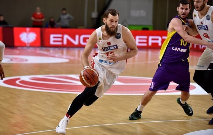 S.Buterlevičius tiki savo komanda (FIBA Europe nuotr.)