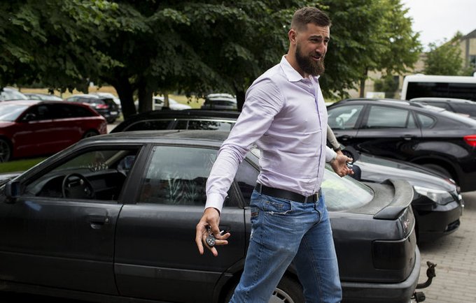 J.Valančiūnas į stovyklą atvyko su „Audi 80“ (www.kavolelis.lt)
