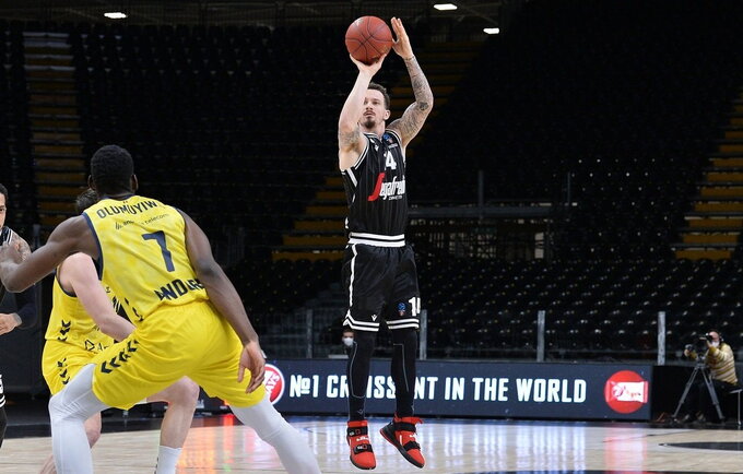 J.Adamsas sumetė 10 tritaškių iš 12 (Euroleague.net)