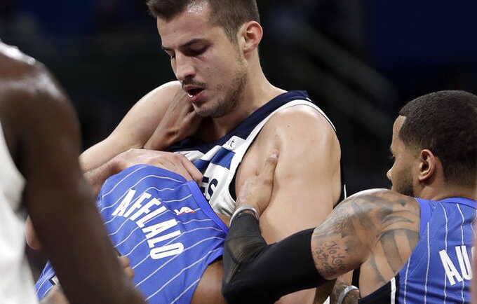 Už apsistumdymą A.Afflalo sulaukė bausmės (Scanpix nuotr.)