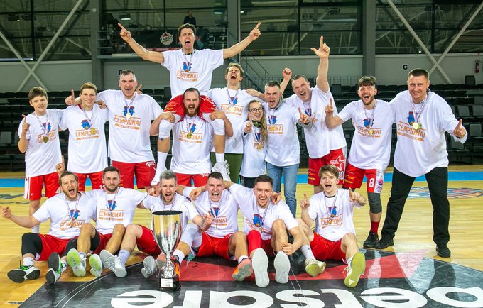 Triumfavo Jurbarko ekipa (Foto: Saulius Čirba)