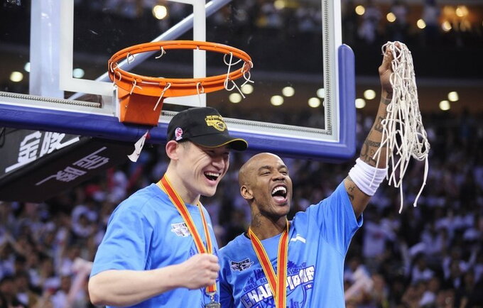 S.Marbury kabinti sportbačių ant vinies net nesiruošia (Scanpix nuotr.)