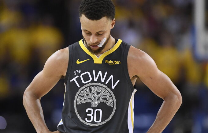 Čempioniški NBA skaičiai: „auksinis“ atsarginis, K.Leonardo rekordai, brolių žiedai ir savo palikimą apgadinęs S.Curry