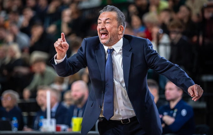 L.Banchi su komanda nebus (FIBA nuotr.)