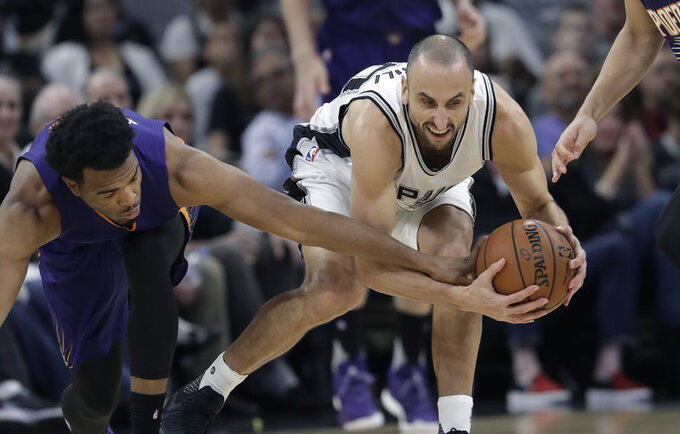 E.Ginobili pasižymėjo dėjimu į krepšį (Scanpix nuotr.)
