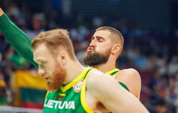 J.Valančiūnas galingai pradėjo rungtynes (BNS nuotr.)