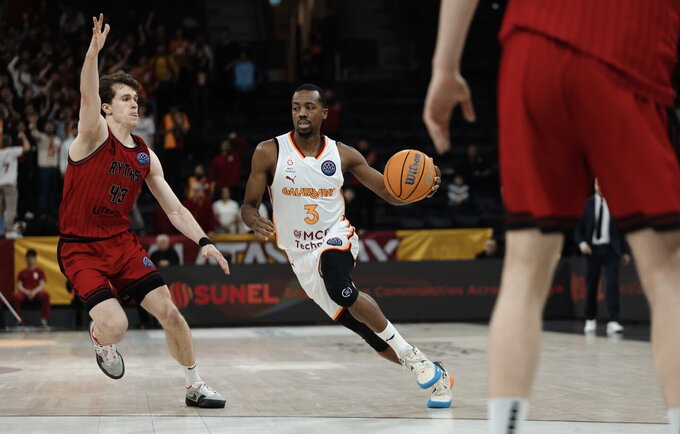 E.McCollumas apgynė PAO savininką (FIBA nuotr.)