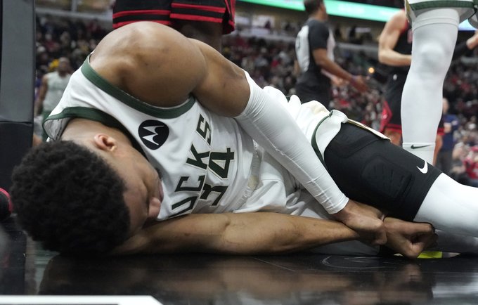 G.Antetokounmpo neiškrito ilgam (Scanpix nuotr.)