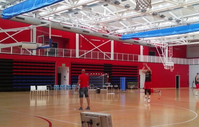 T.Sedekerskis smeigė vieną tritaškį po kito (FIBA Europe nuotr.)