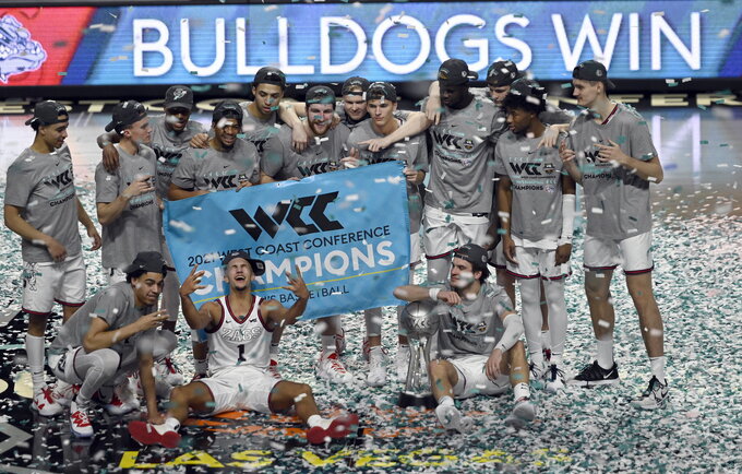 „Bulldogs“ švenčią trofėjų (Scanpix nuotr.)