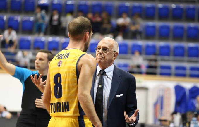 Larry Brownas sulaukia patarimų iš auklėtinių
