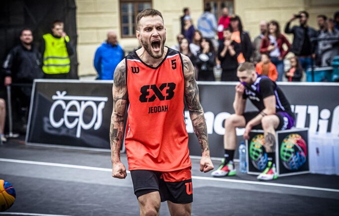O.Varanauskas 5x5 krepšinį palieka užnugaryje (FIBA nuotr.)
