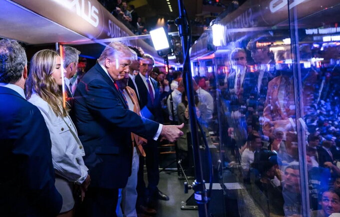D.Trumpas pirmą kartą sulauks NBA čempionų vizito (Scanpix nuotr.)