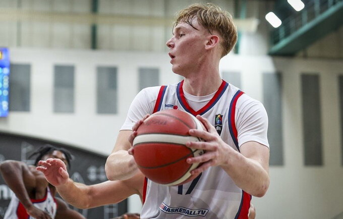 N.Cholevinskas keliasi į Lietuvą (FIBA nuotr.)