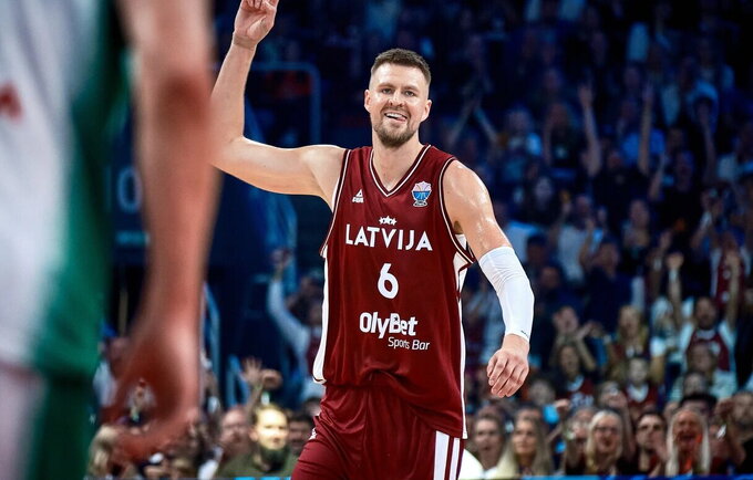 K.Porzingis pirmąjį tritaškį pataikė tik ketvirtajame mače (FIBA nuotr.)
