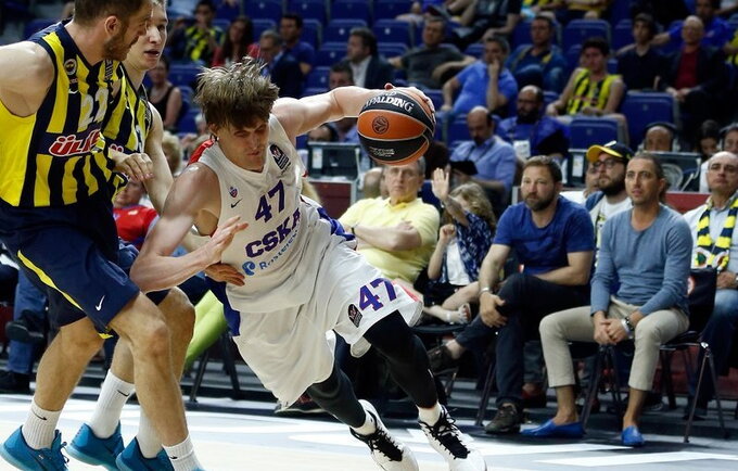 CSKA bandys įkalbėti A.Kirilenką likti komandoje dar sezonui (Scanpix nuotr.)