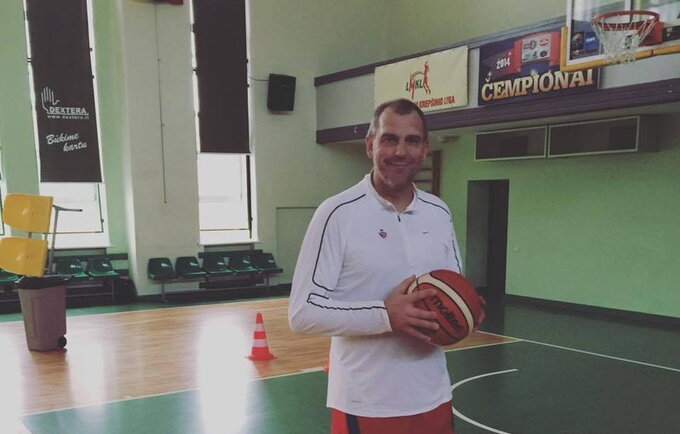 G.Einikis parodė, jog dar gali įkrauti kamuolį iš viršaus