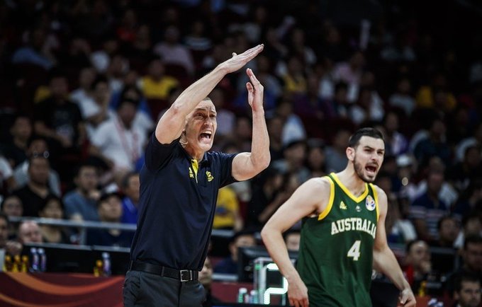 A.Lemanis palieka postą (FIBA nuotr.)