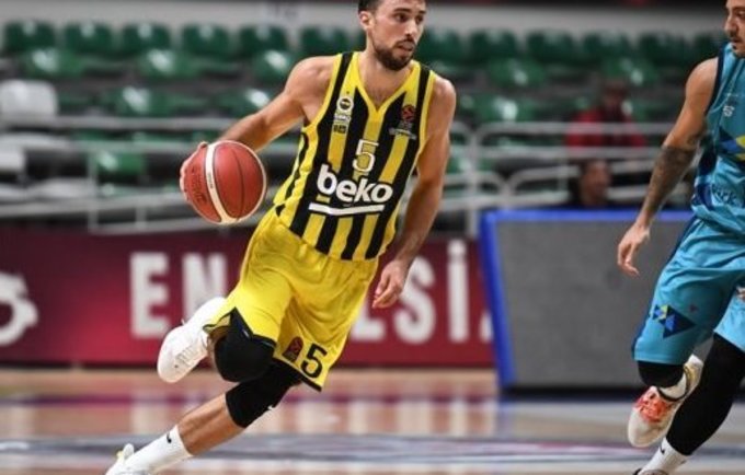 I.Akpinaras lieka Stmabule