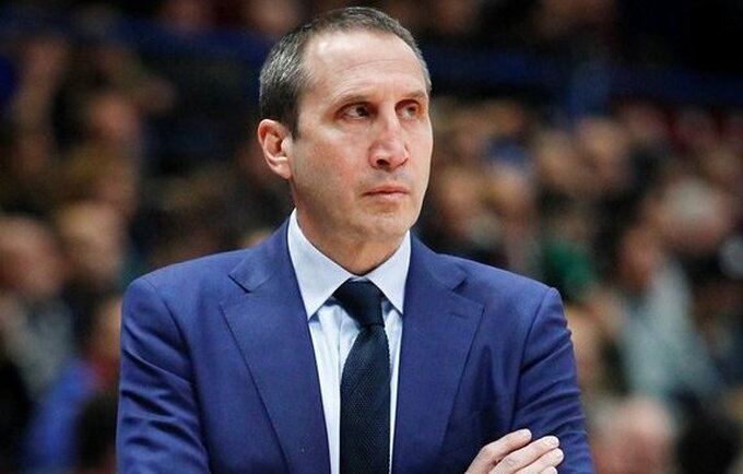 D.Blattas atsiims NBA čempiono žiedą (Scanpix nuotr.)