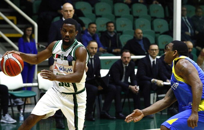 N.Cole'as gali palikti Avelino ekipą (FIBA Europe nuotr.)