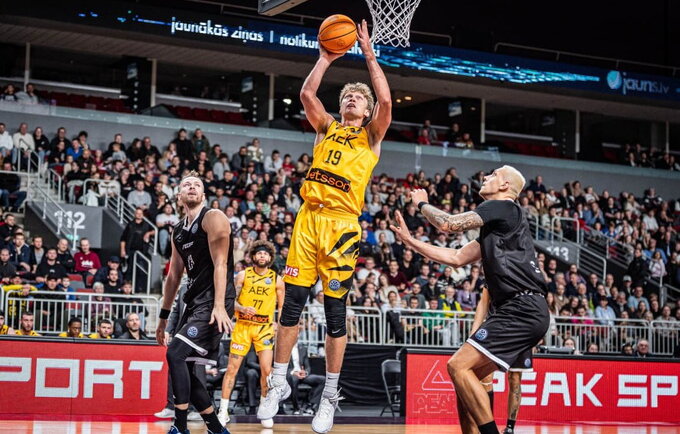 M.Kuzminskas žibėjo mače Rygoje (FIBA nuotr.)