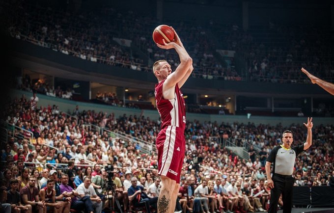 R.Šmitas žaidė tik iki ilgosios pertraukos (FIBA Europe nuotr.)