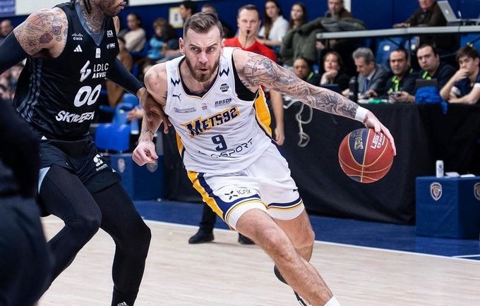P.Sorokas išgyveno sunkius metus Paryžiuje