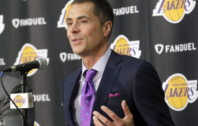 R.Pelinka sako, kad kiti klubai pavydi „Lakers“ ekipai (Scanpix nuotr.)