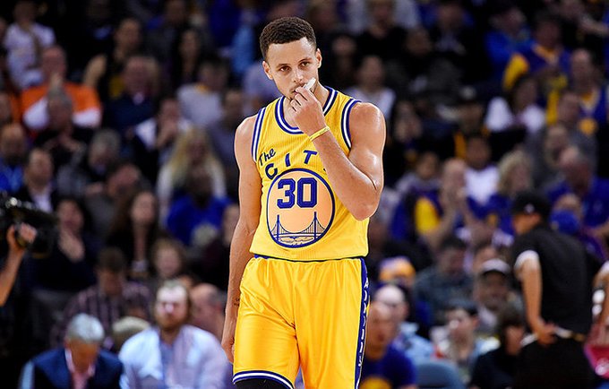 S.Curry nuolat kramto dantų apsaugą