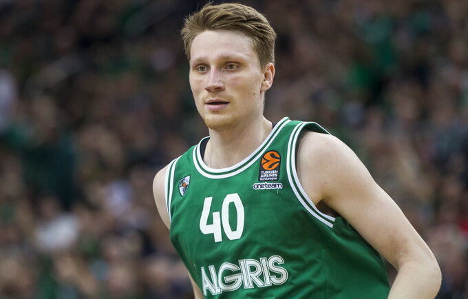 M.Grigonis, kaip ir visa arena, džiaugėsi A.Milaknio dėjimu (BNS nuotr.)