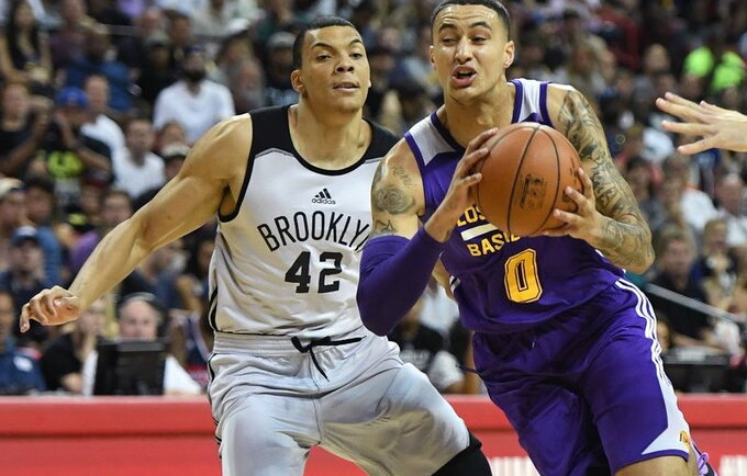 J.Wiley (kairėje) gaus šansą NBA (Scanpix nuotr.)