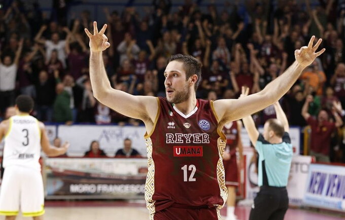 G.Orelikas tarpusavio dvikovoje rezultatyvumu pranoko A.Kulboką (FIBA Europe nuotr.)