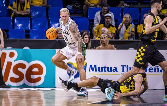 J.Timmos šeima nenuleidžia rankų (FIBA nuotr.)
