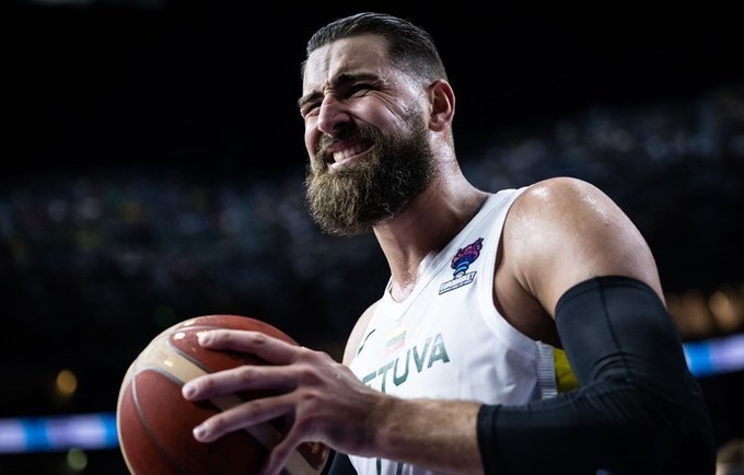 J.Valančiūnas nepateisino teisėjų klaidos (FIBA Europe nuotr.)