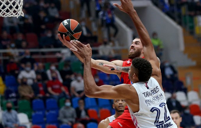 M.Jamesas pelnė 28 taškus