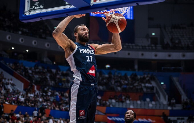 R.Gobertas sudarys bokštų tandemą su V.Wembanyama (FIBA nuotr.)