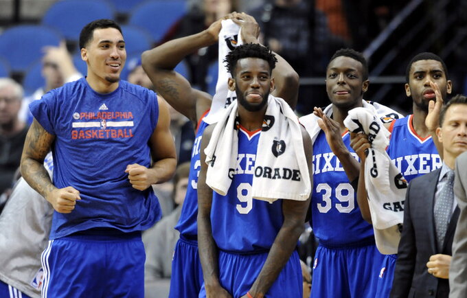 „Timberwolves“ ir „76ers“ komandoms teko peržaisti 16 sekundžių (Scanpix nuotr.)