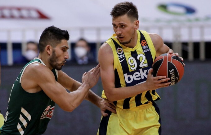 E.Ulanovo sezonas „Fenerbahče“ gretose: ar jokio vaidmens puolime neturintis puolėjas vasarą ieškosis kito klubo?