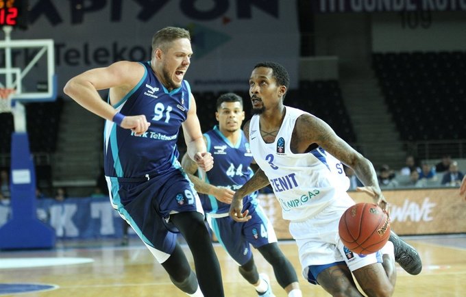 „Zenit“ strategas žėrė priekaištus Europos taurės žvaigždei B.Jenningsui: jis turi dirbti gynyboje