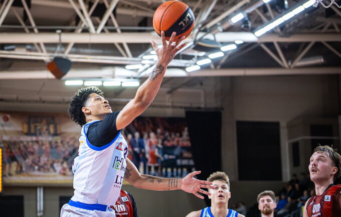 Jonaviečiai šventė pergalę (Foto: Rokas Lukoševičius)