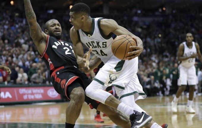 G.Antetokounmpo trauks graikus į priekį (Scanpix nuotr.)
