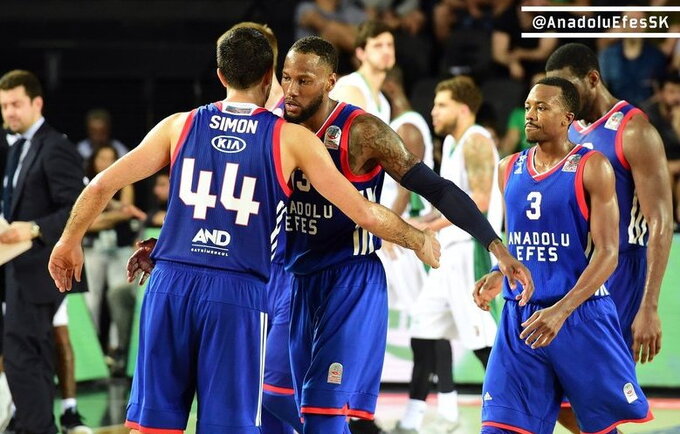 „Anadolu Efes“ keliauja į lygos pusfinalį