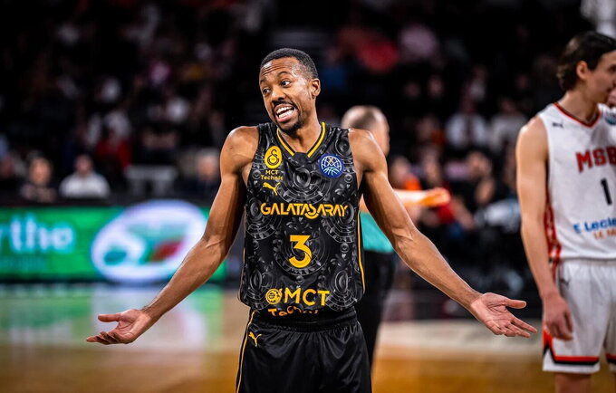 E.McCollumas dalinosi čempioniška patirtimi (FIBA nuotr.)