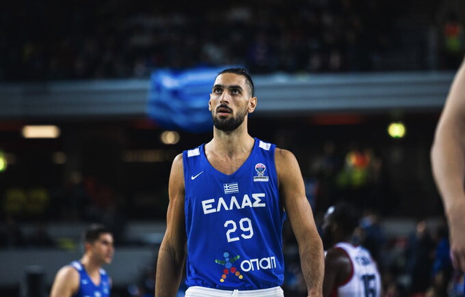 A.Karagiannidis pasirašė sutartį su Pirėjo klubu (FIBA nuotr.)