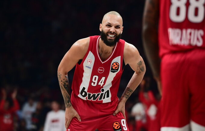OLY pirmauja