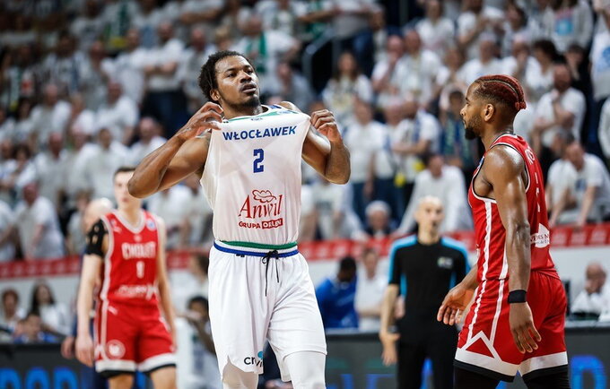 L.Moore'as švenčia pergalę (FIBA Europe nuotr.)